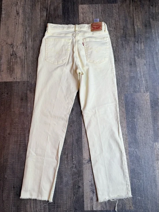 Levi’s Women’s High Rise Straight 29” Light Pale Yellow Jeans Pants Summer - Picture 7 of 7